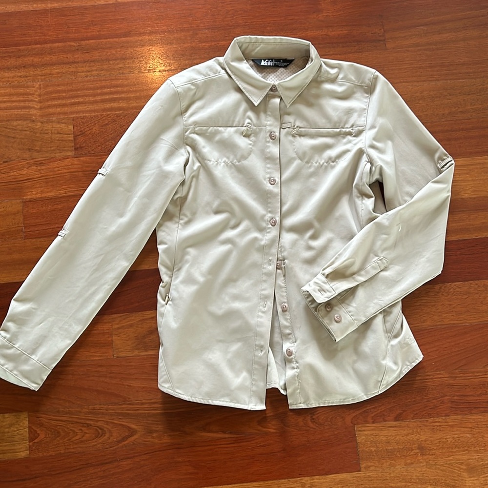 Women’s REI size small long sleeve button up UV protecting outdoor shirt